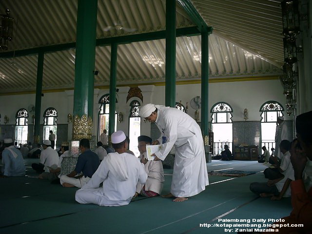 [masjid+agung+smb+2.jpg+(1).jpg]