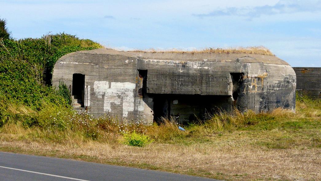 [18+Alderney+WW2+bunker.jpg]