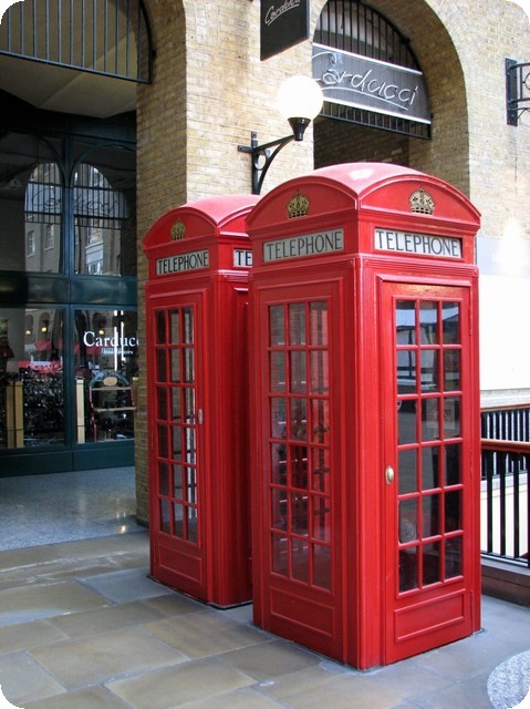 [London+phone+booths.JPG]