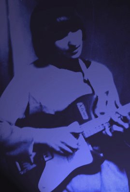 Pierwsza gitara - czerwona Jolana, na 3 klawisze (66r.)