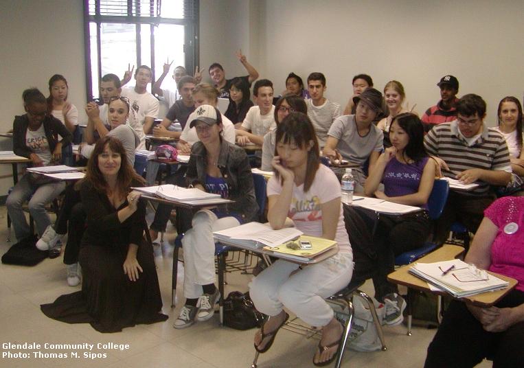 [Glendale+Community+College,+professor+Denise+Munro+Robb+kneeling,++June+26+2008.jpg]