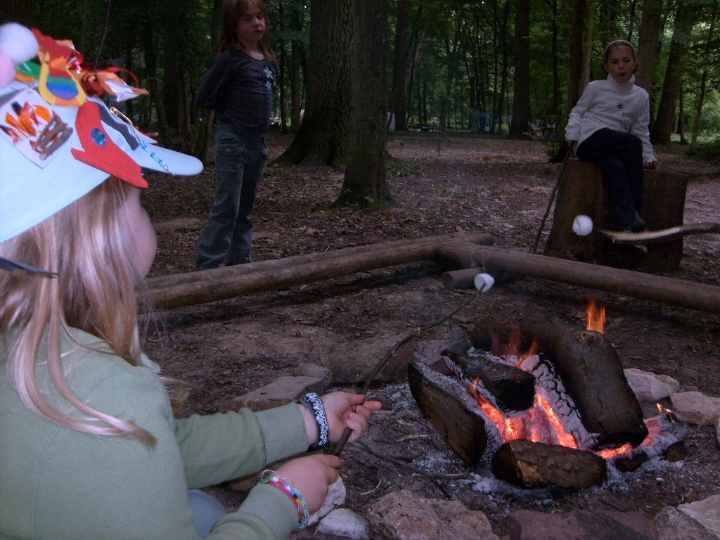 [girl+scout+camping+school+play+eab+028.JPG]