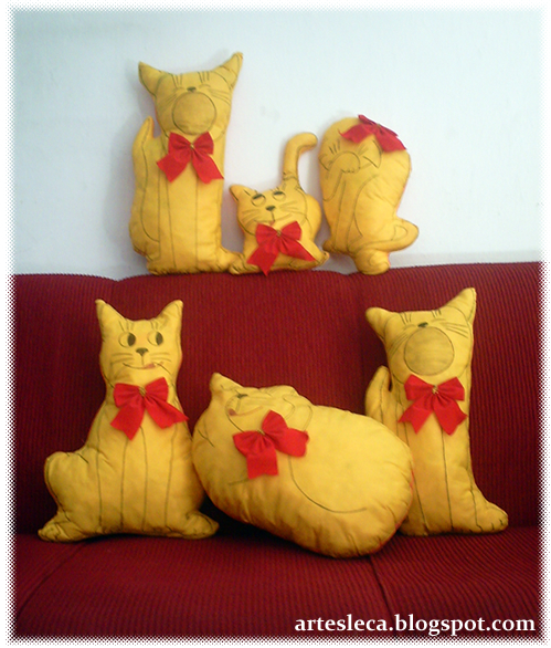 Almofadas em formato de gatos