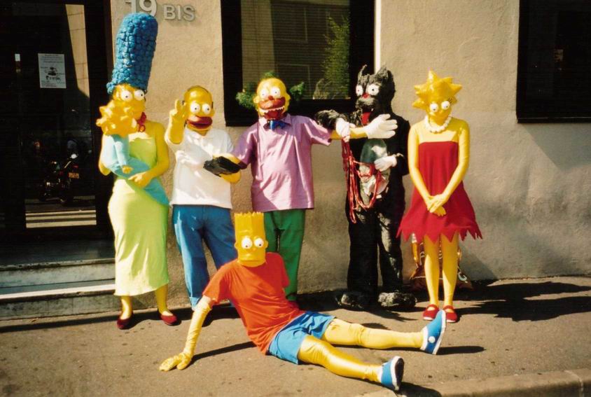 [48+-+Simpsons-cosplay.jpg]
