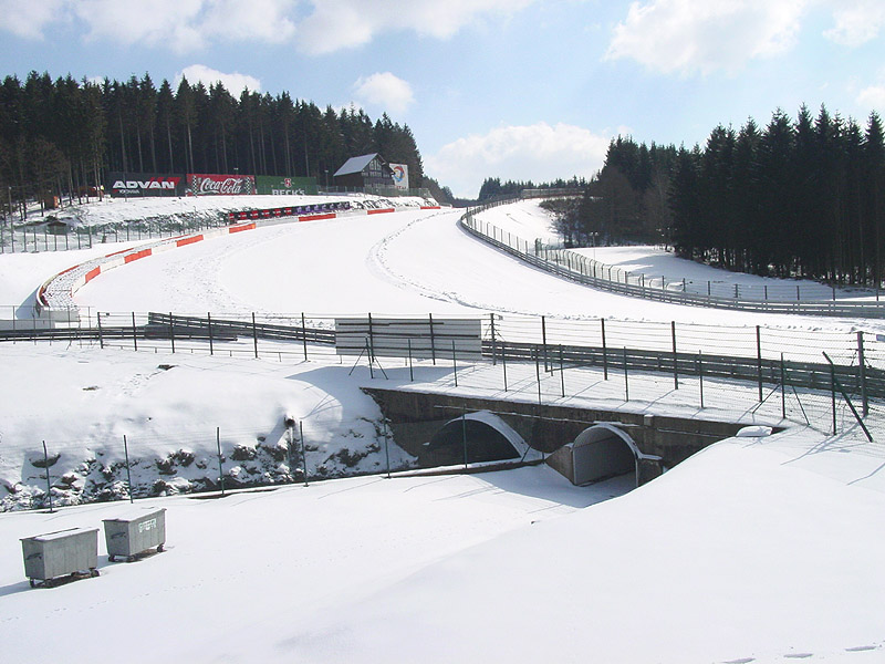 [Circuito+de+Spa+Francorchamps,+curva+de+''Eau+Rouge''+Snow.jpg]