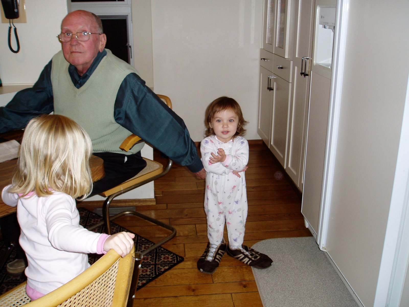 [Helen+&+Elizatbeth+with+Grandpa+George+Feb.+2008+001.JPG]