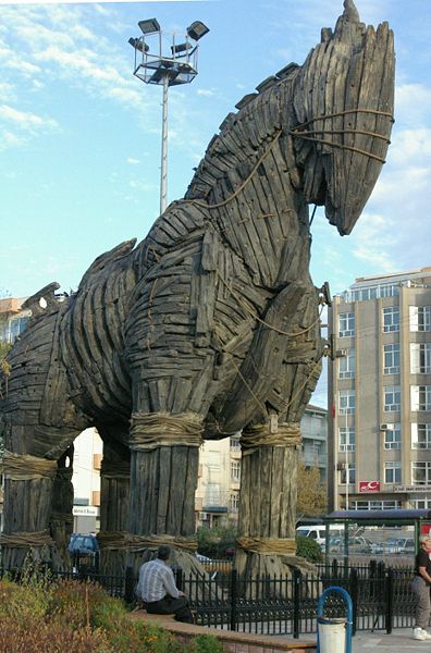 [396px-Trojan_horse_Çanakkale.jpg]