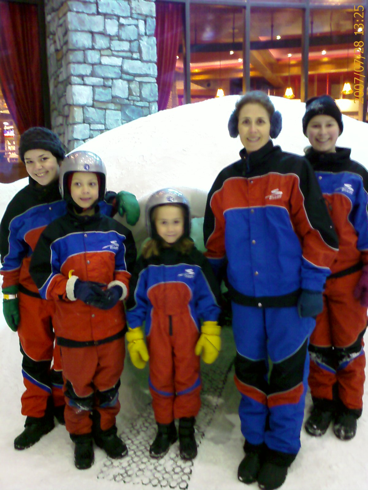 [Ski+Dubai+Family+in+front+of+igloo.jpg]