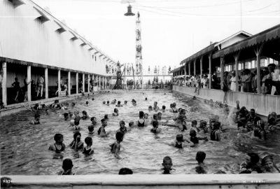 [roman_pools+The+outdoor+pool+was+built+in+1920+and+located+at+22nd+Street+&+Collins+Avenue..jpg]
