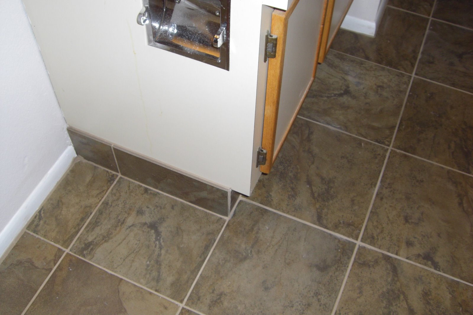 [B+grout+side+of+cabinet.JPG]