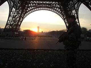 [Patrol+Eiffel-2.jpg]