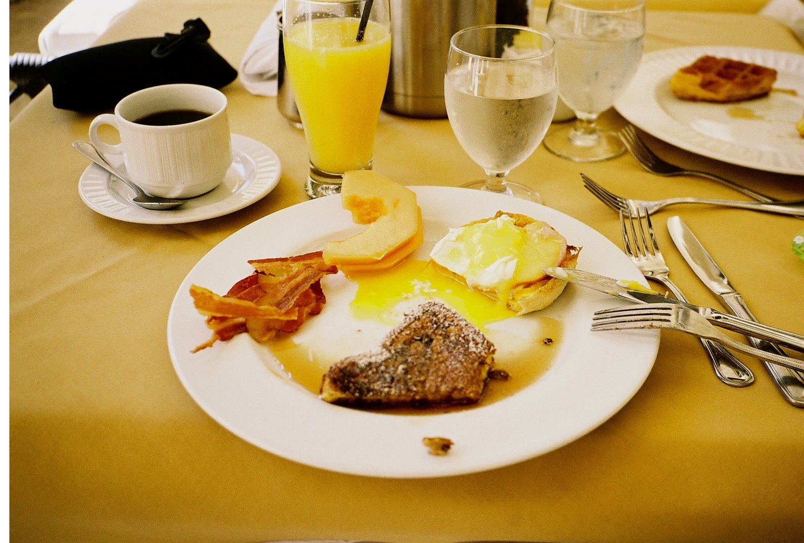 [Yellow+Breakfast+Miami+3-19-07+2.jpg]