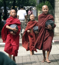 [Burma+monks3.jpg]