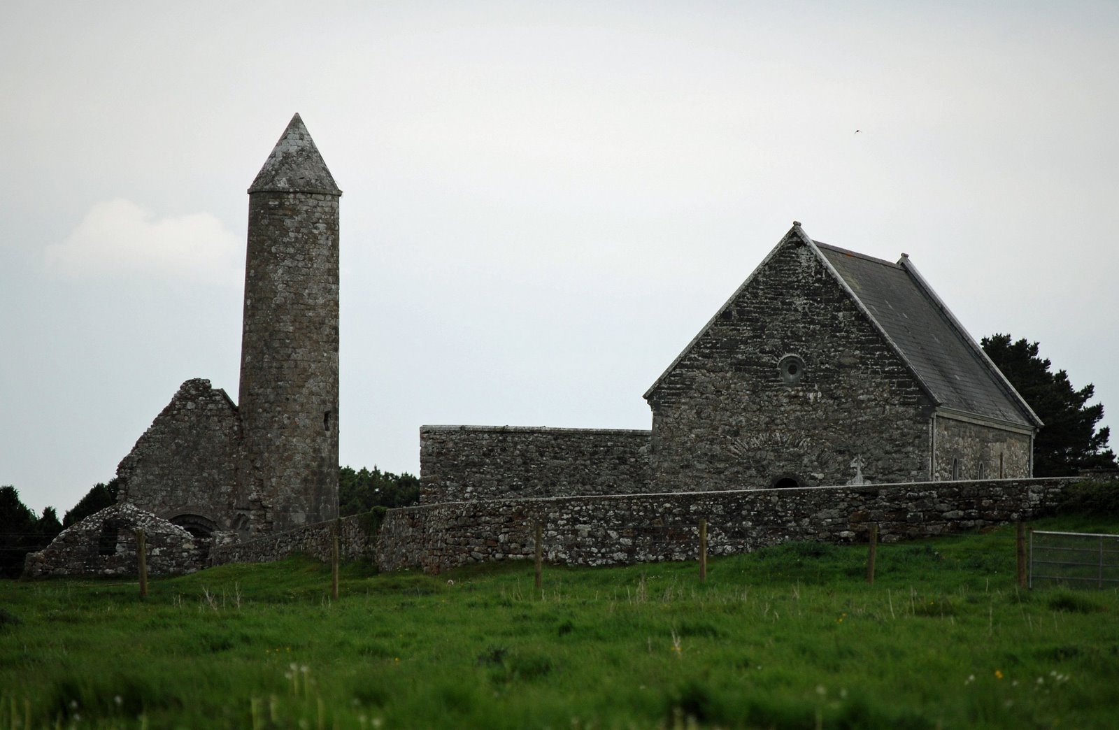 [080519_Clonmacnoise-MacCarthy's-Tower-Temple-Connor.jpg]