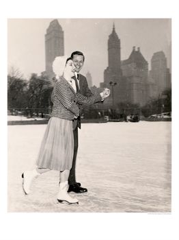[415690~Couple-Ice-Skating-NYC-Posters.jpg]