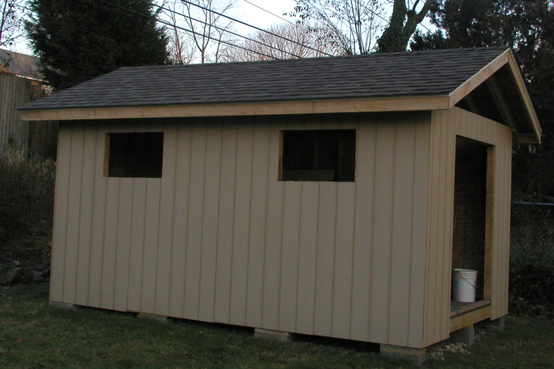 [shed+with+roof+completed.jpg]