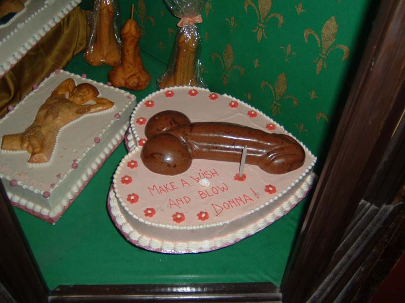 [52-sex_museum_cake.jpg]