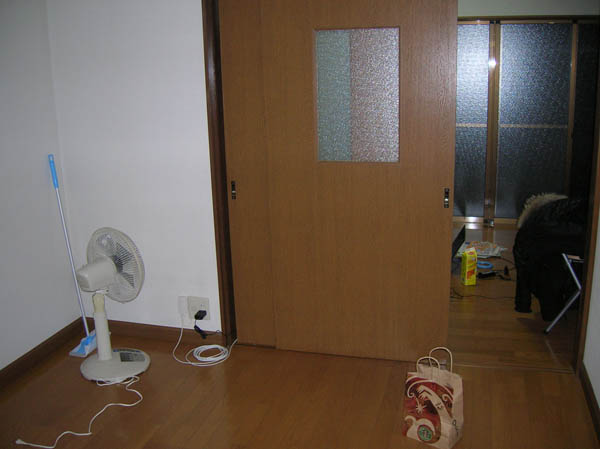 [bedroom+view+from+kitchen.jpg]