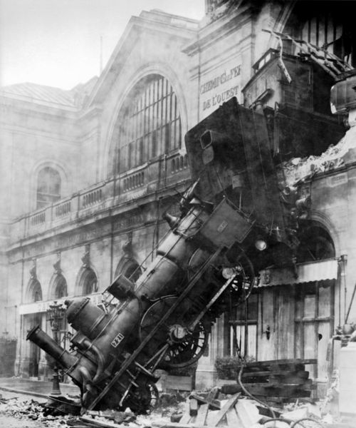 [500px-Train_wreck_at_Montparnasse_1895.jpg]