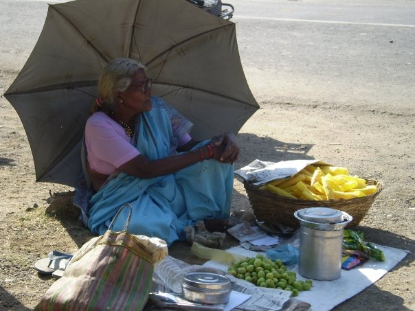 [Indian+woman+with+umbrella.jpg]