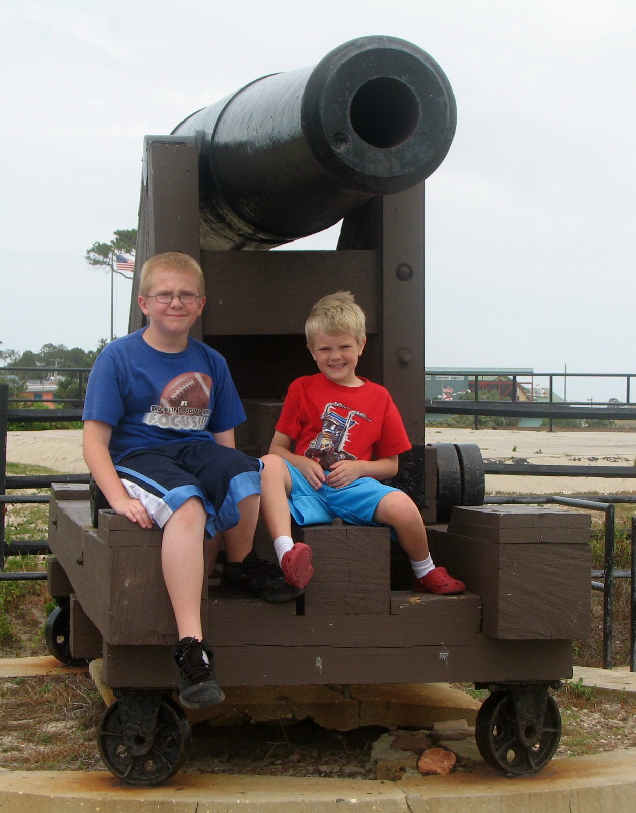 [Boys+sitting+on+one+of+the+cannons.jpg]