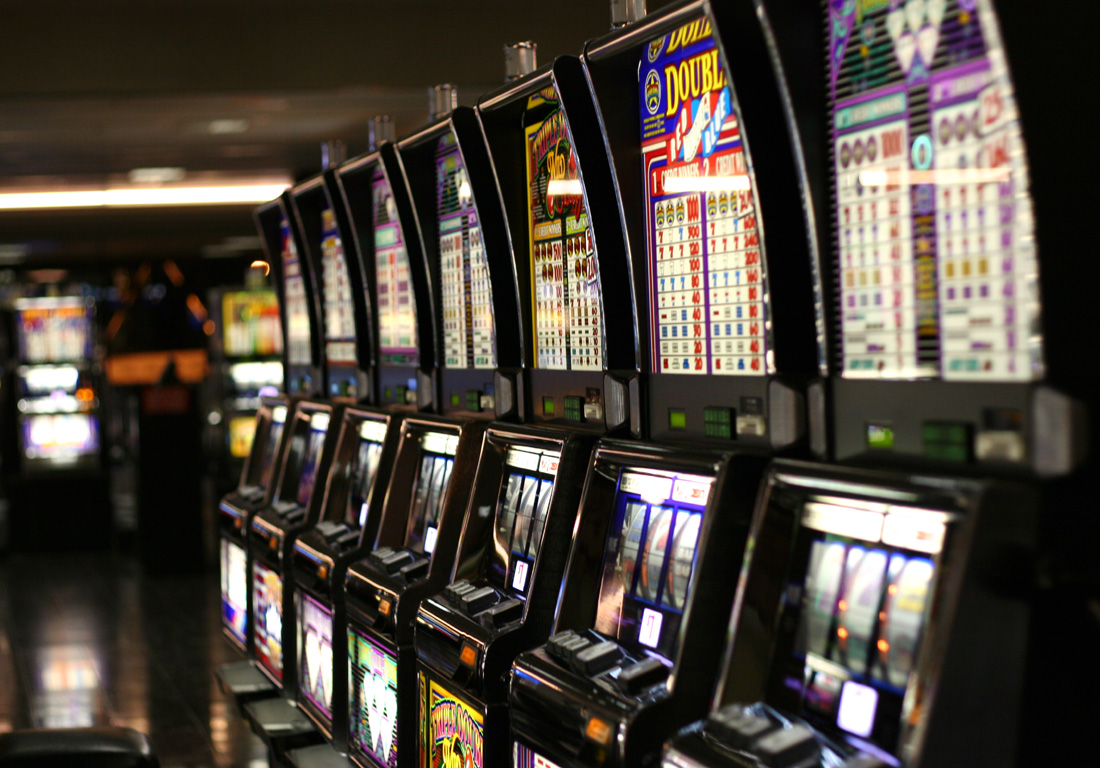 [Las_Vegas_slot_machines.jpg]