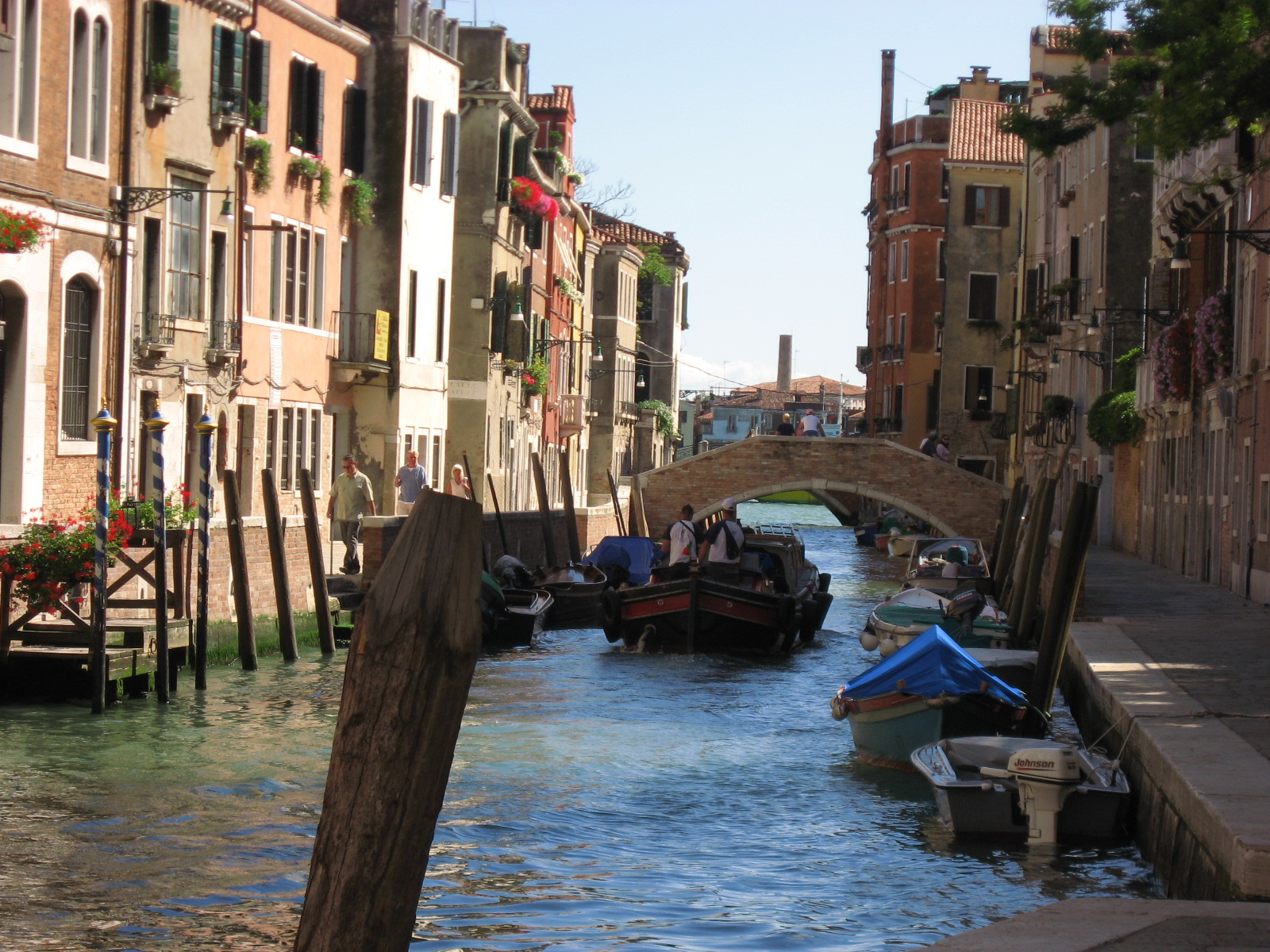 [7:11+aft+-+Venice+pretty+canal2.JPG]