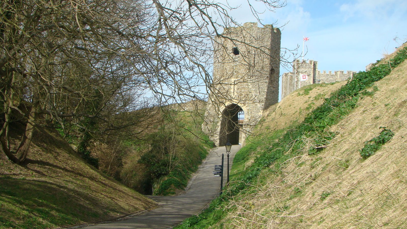 [Dover+Castle+Eastern+Entrance.jpg]