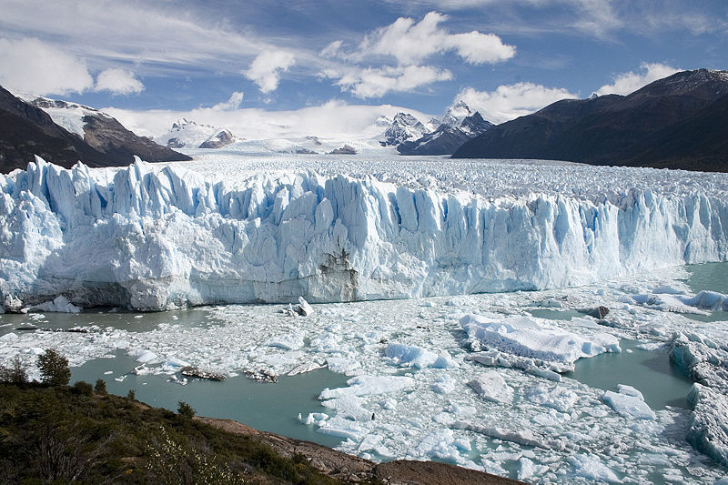 [800px-Perito_Moreno_Glacier_Patagonia_Argentina_Luca_Galuzzi_2005.jpg]