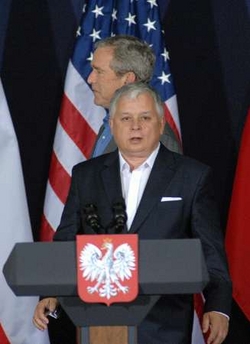 [Bush+in+Poland+6.8.07++2.jpg]