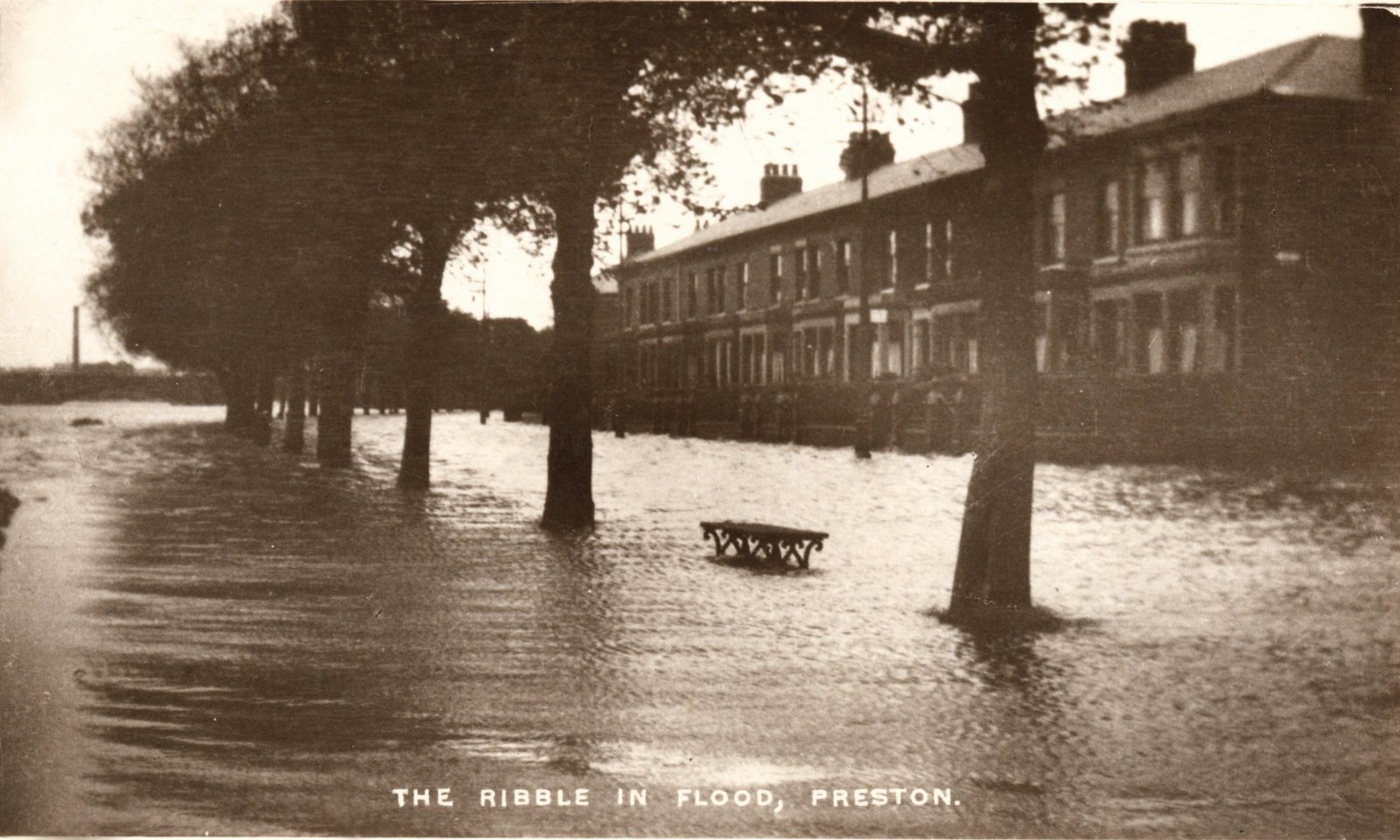[Ribble+in+Flood,+Preston+c.1927+Image.jpg]