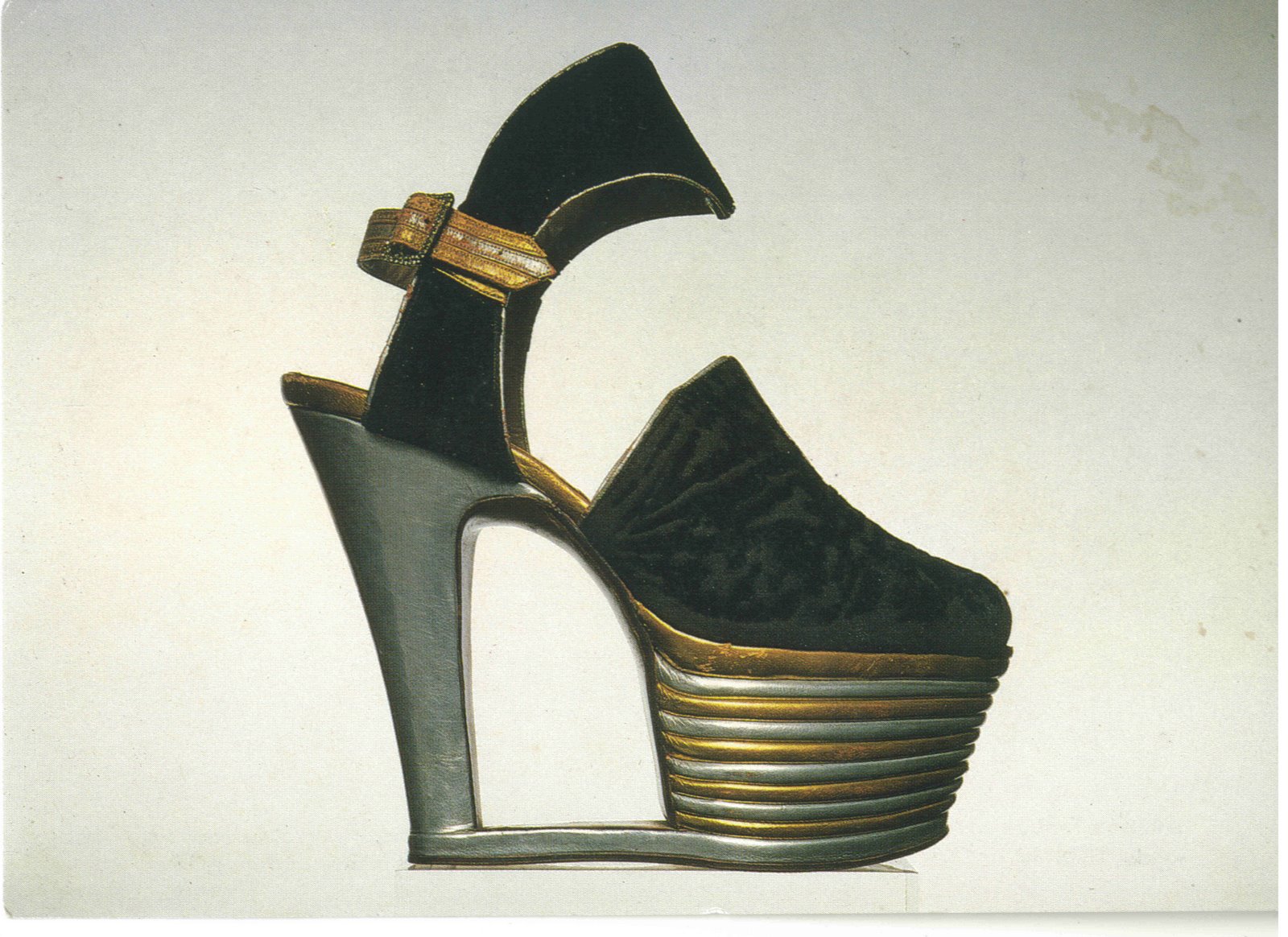 [Ferragamo+Woman's+Platform+Shoe+-+1938.jpg]