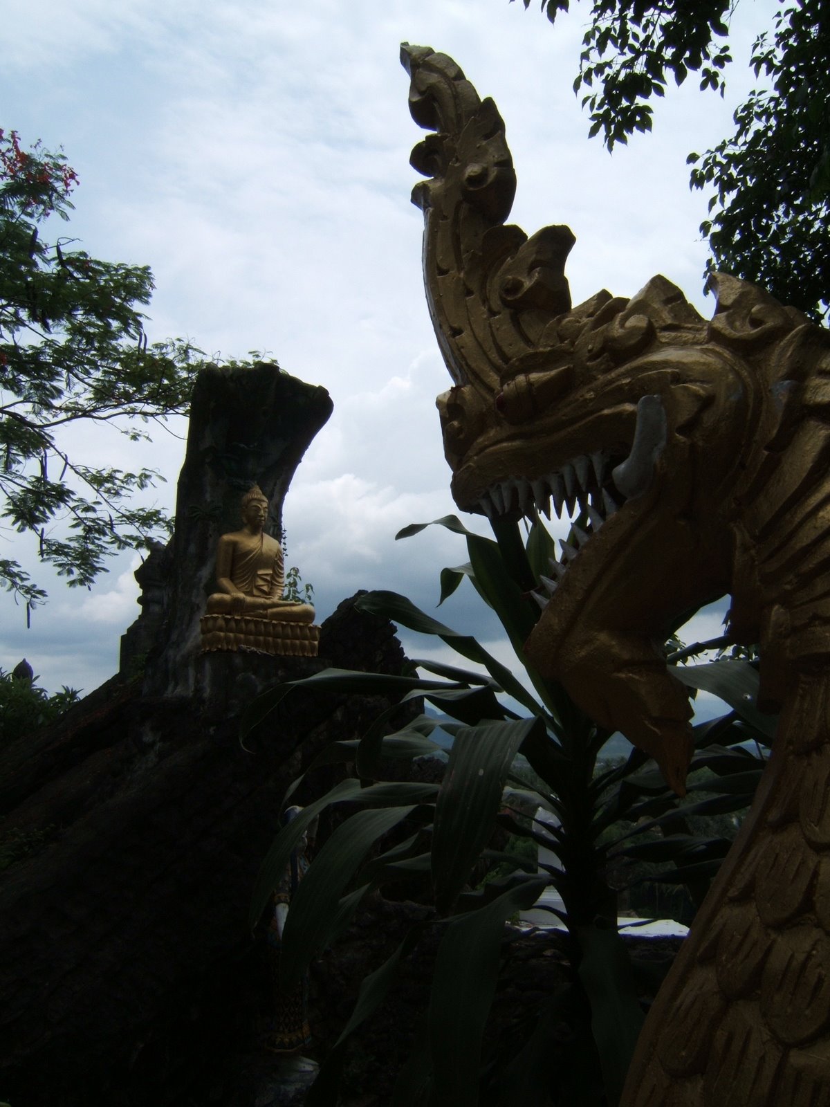[Luang+Prabang--++Mount+Phousi--+Wat+Phra+Bat+Nua,+awesome+Naga+w-buddha+in+background.JPG]