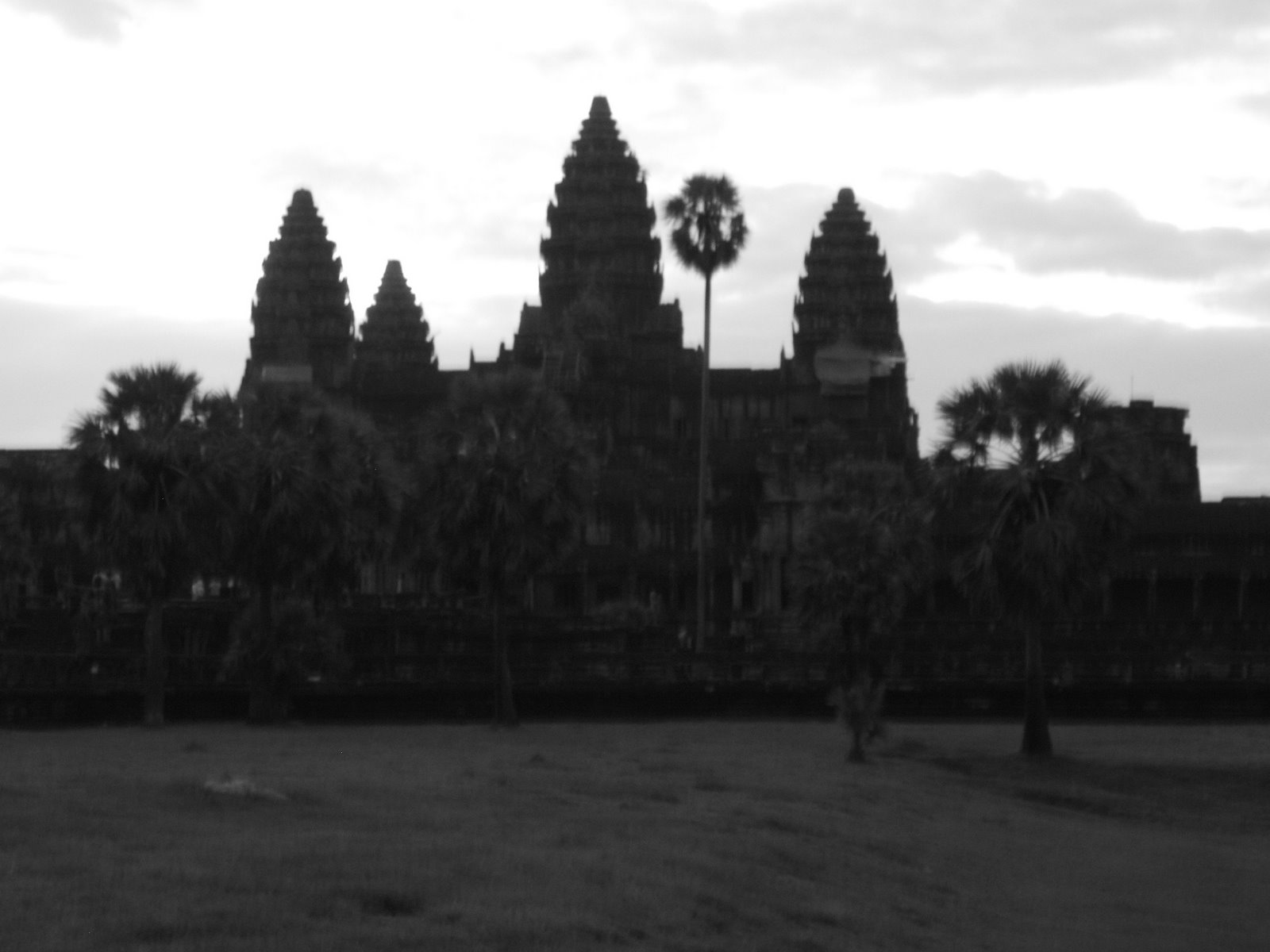 [BW+Angkor+Wat+3.JPG]
