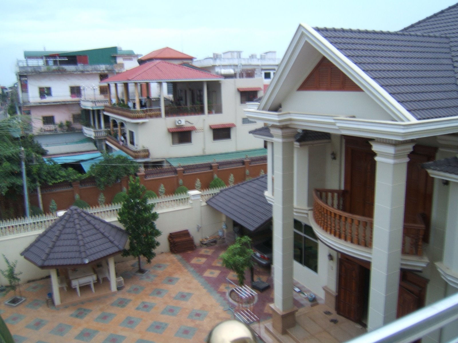 [Phnom+Penh--+View+of+neighbors+house.JPG]