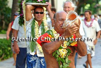 Hawaiian man blowing the conch shell