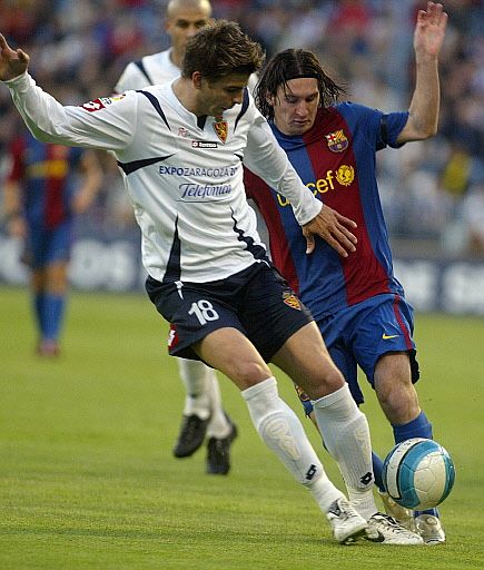 [Pique+y+Messi+-+AFP.jpg]