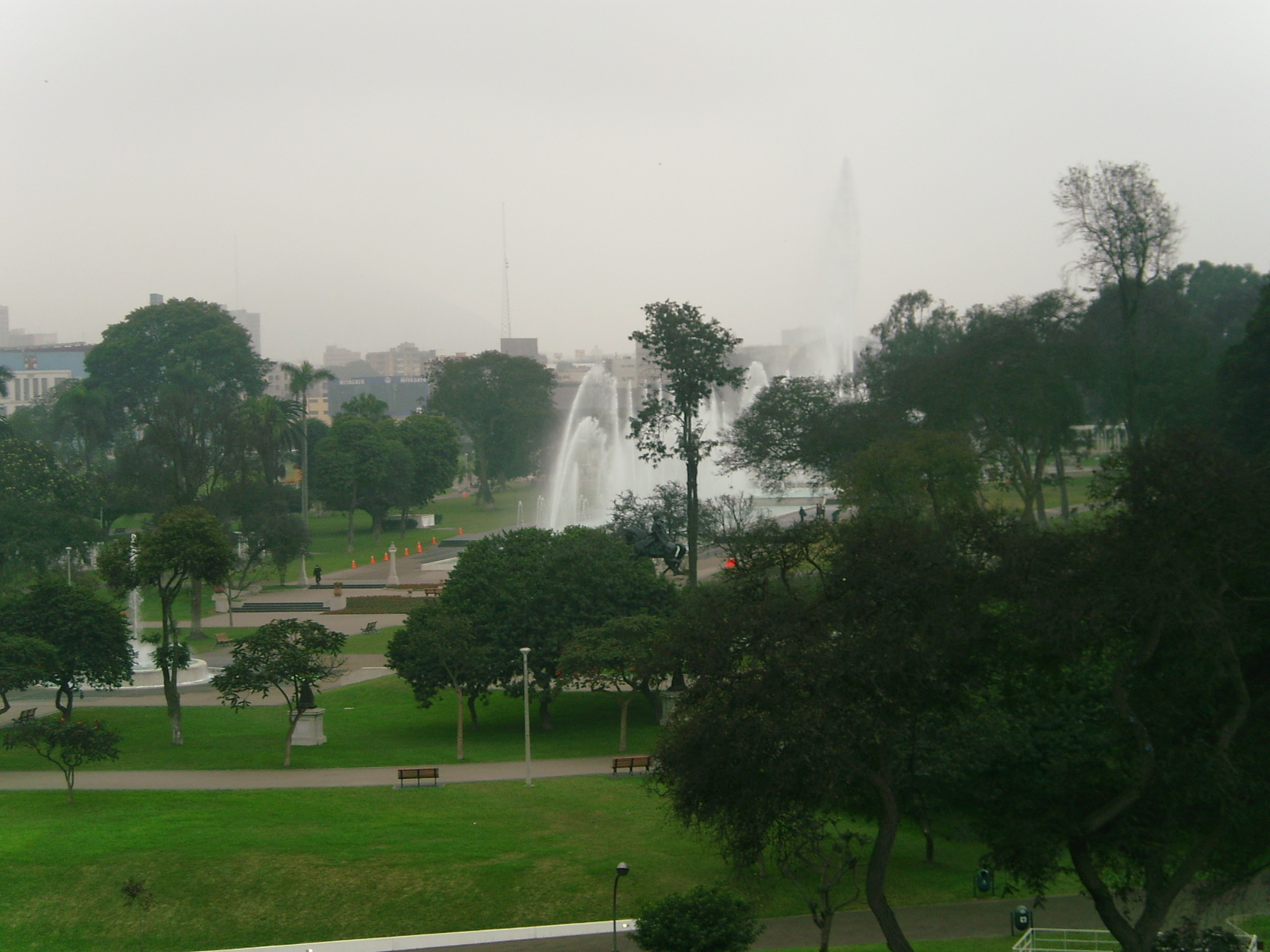 [Pileta+Parque+Reserva+Lima.JPG]