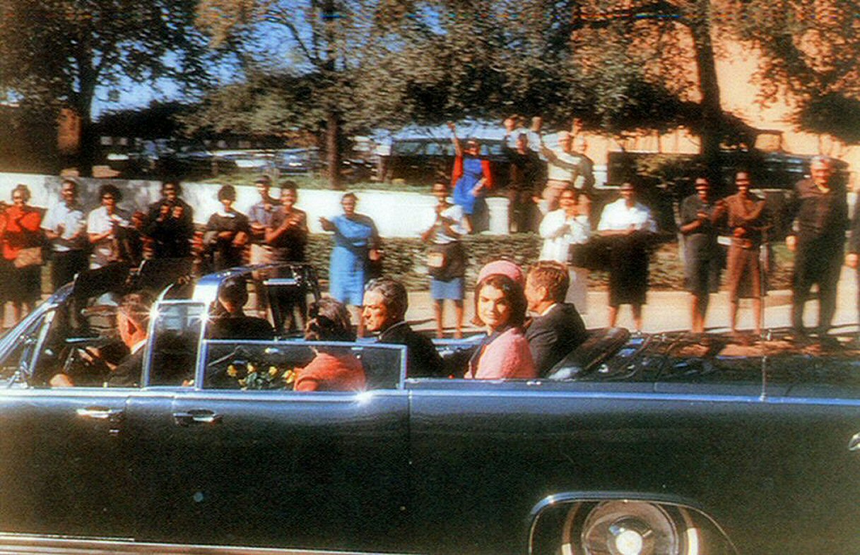 [15c.+Croft+Photo+Showing+JFK's+Car+On+Elm+Street.jpg]