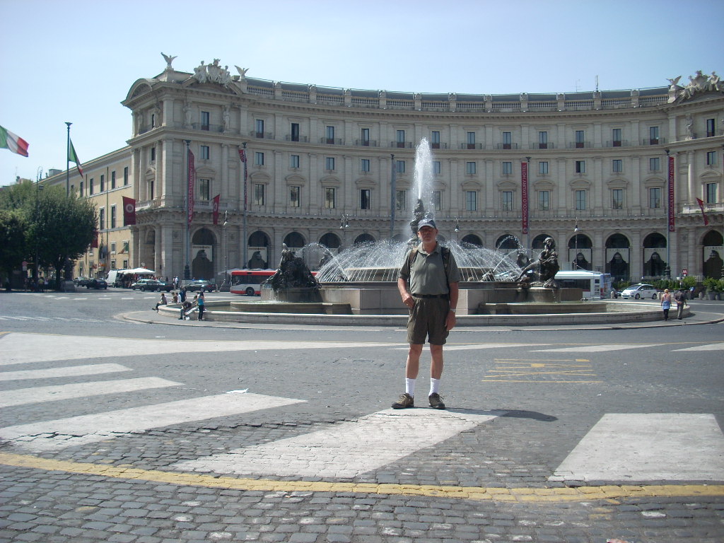 [Piazza+della+Repubblica+fountain-me.JPG]