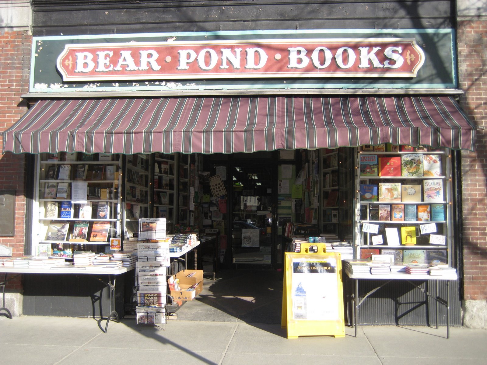 [Bear+Pond+Books.JPG]