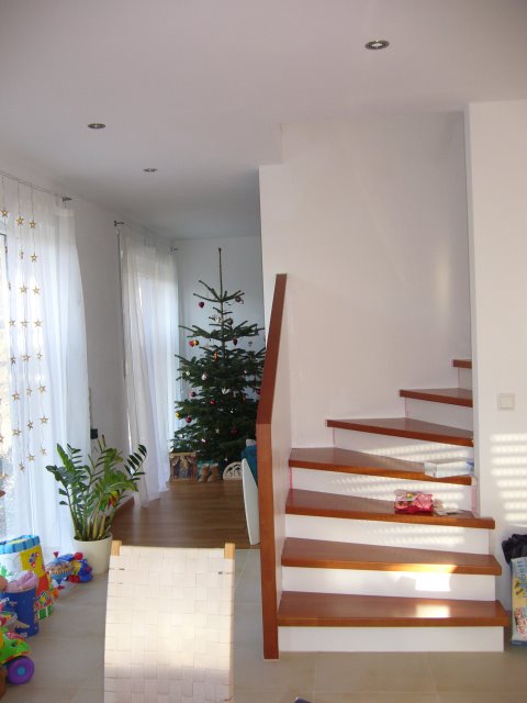 [Treppe+mit+Wohnzimmer.bmp]