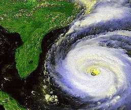 [florida+hurricane+eye+heading+to+coast.jpg]