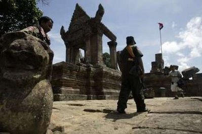 [Thai+troops+trespassing+into+Cambodia+04+(Reuters).jpg]