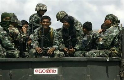 [080719+-+01+Thai+soldiers+(Reuters).jpg]