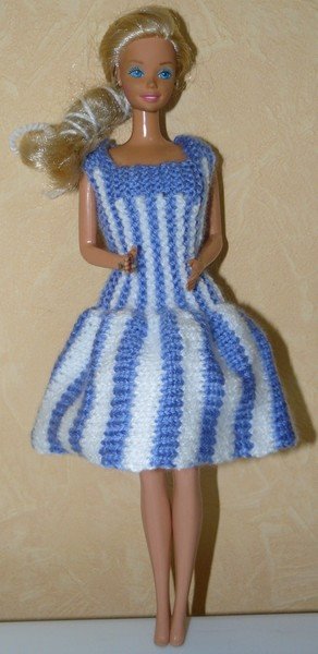 [barbie+robe+bleue+et+blanche.jpg]