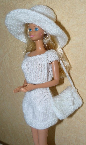 [barbie,+tenue+toute+blanche+de+profil.jpg]