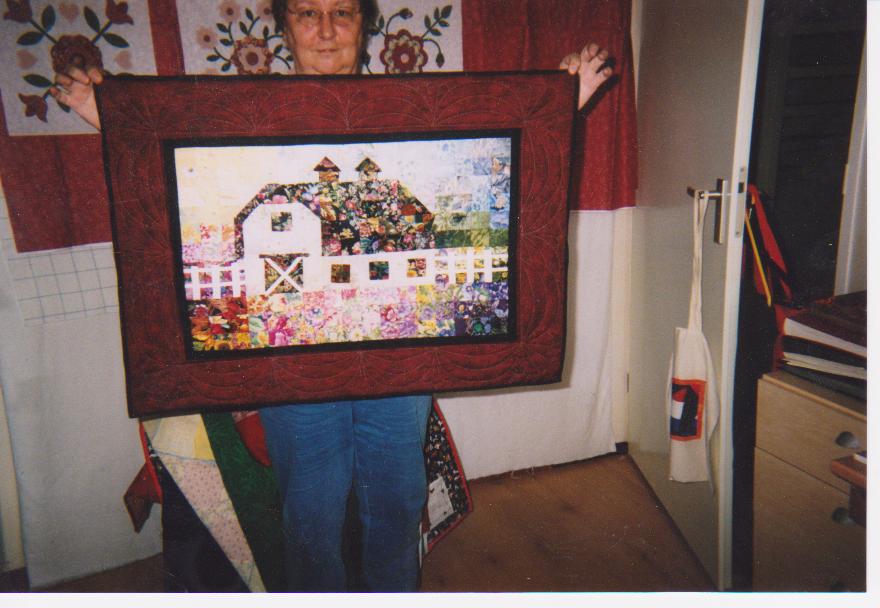 [Mieke+and+One+of+her+Lovely+Quilts.jpg]