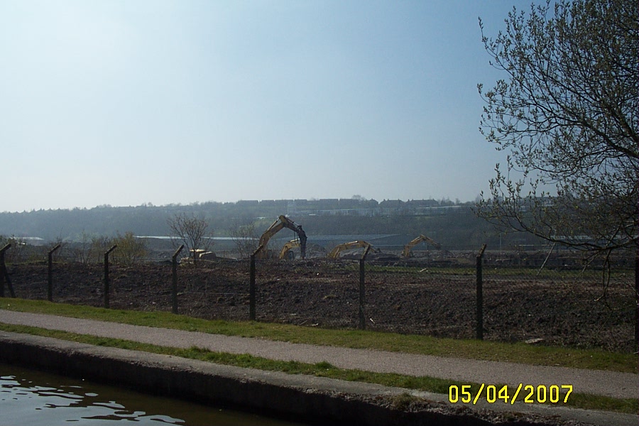 [April+2007+046+Clearing+Shelton+Steelworks+site.jpg]