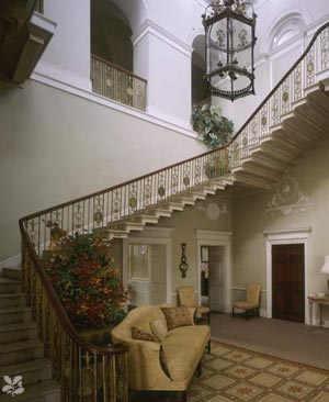 [w-052169-basildonpark_staircase-gallery-picture.jpg]